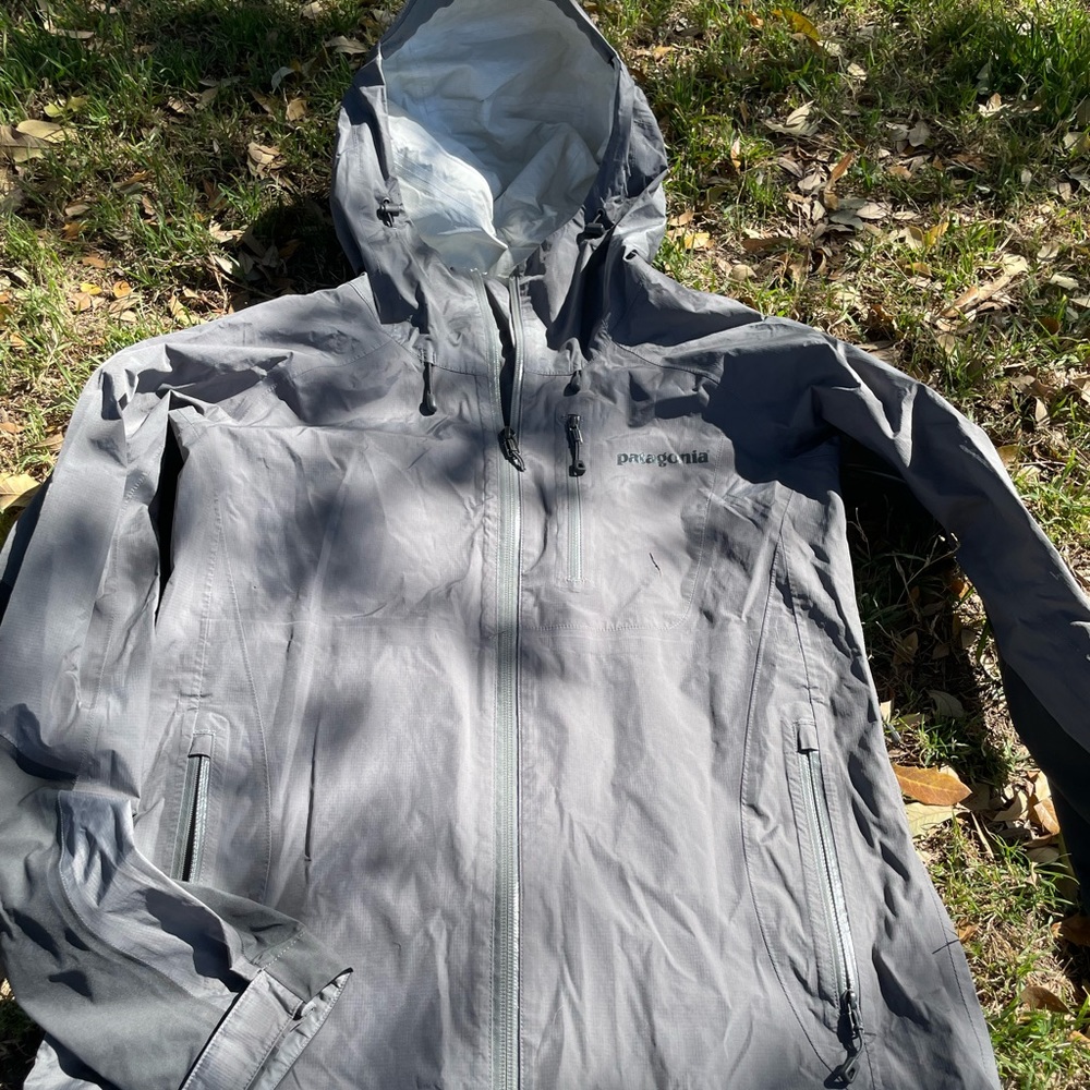 Grey Patagonia Waterproof Jacket! 🏕💦 (SOLD)
